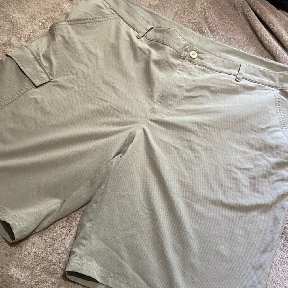Columbia Men's Omni-shade Shorts Tan Khaki Colored Size 48 11" Inseam